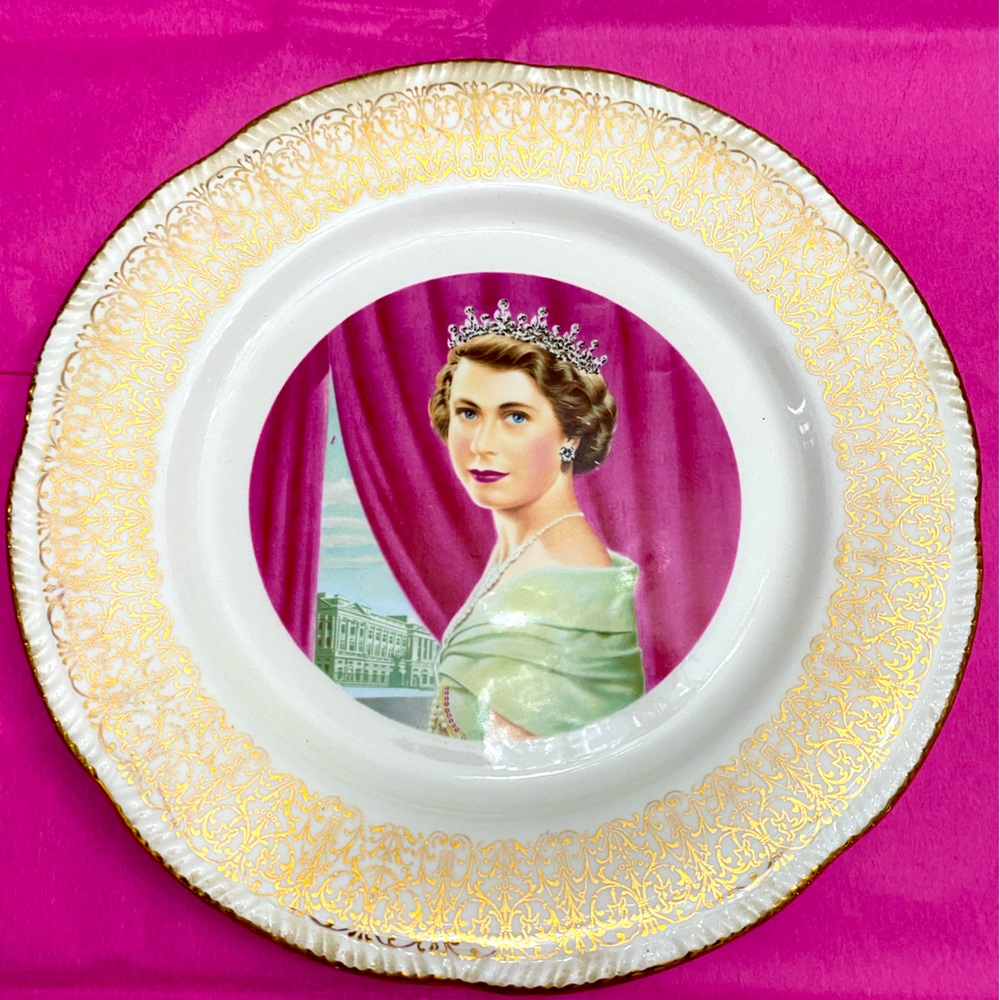 VTG 1950’s PRETTY IN PINK- QUEEN ELIZABETH II CORONATION PLATE BY HOMER LAUGHLIN
